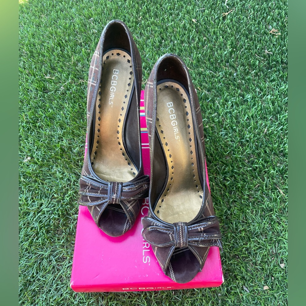 BCBGirls Brown/Tan Plaid With Bows Heels Sz(8)